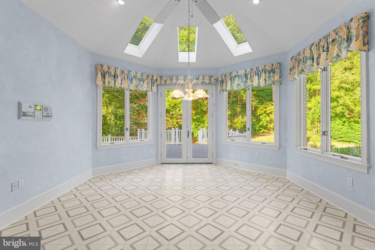 Empty room, Interior, Pendant Lights, Recessed Lighting, Sun Room