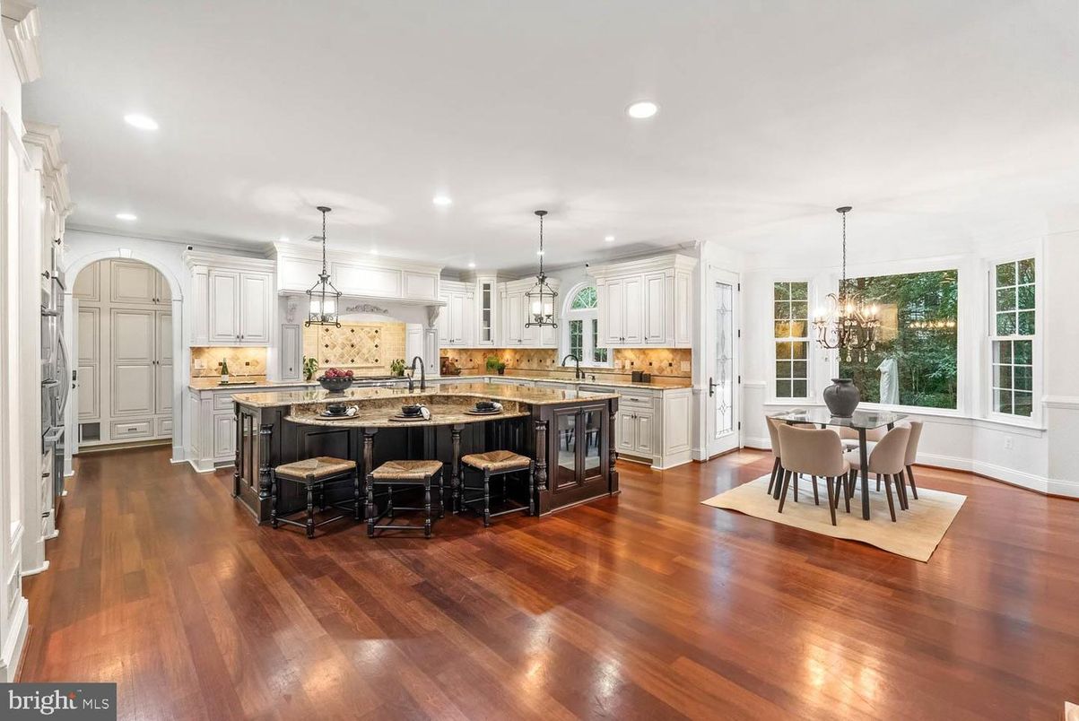 Chandelier, Dining room, Interior, Kitchen, Pendant Lights, Recessed Lighting, Wood Texture Flooring