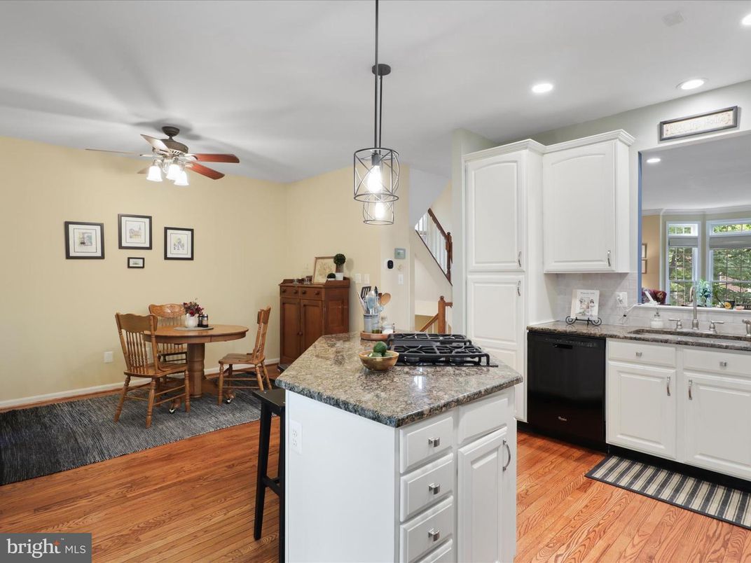Dining room, Interior, Kitchen, Pendant Lights, Recessed Lighting, Wood Texture Flooring