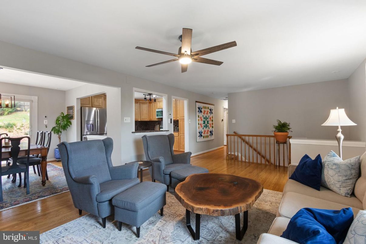 Dining room, Interior, Kitchen, Living room, Stainless Steel Appliances, Wood Texture Flooring
