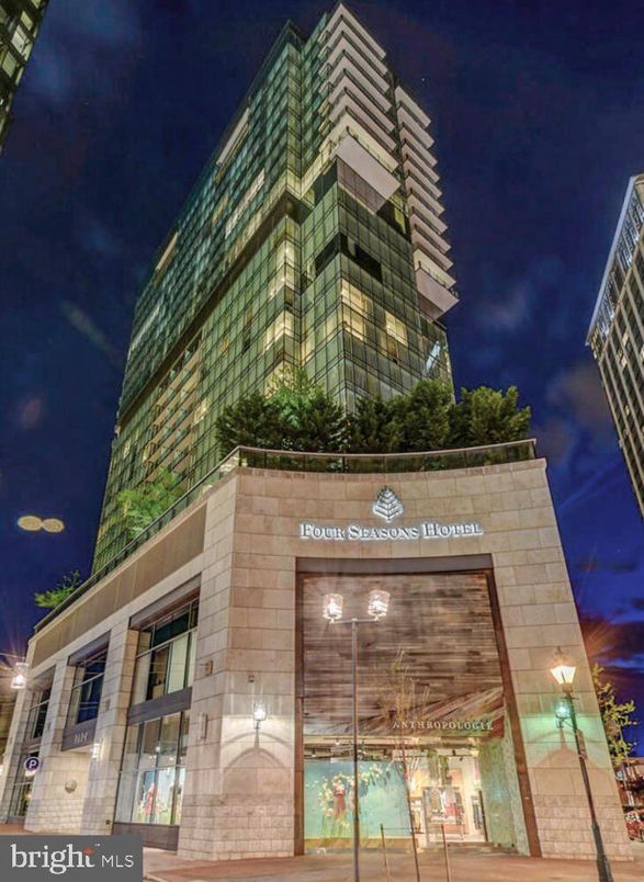 Exterior, Facade, Highrise