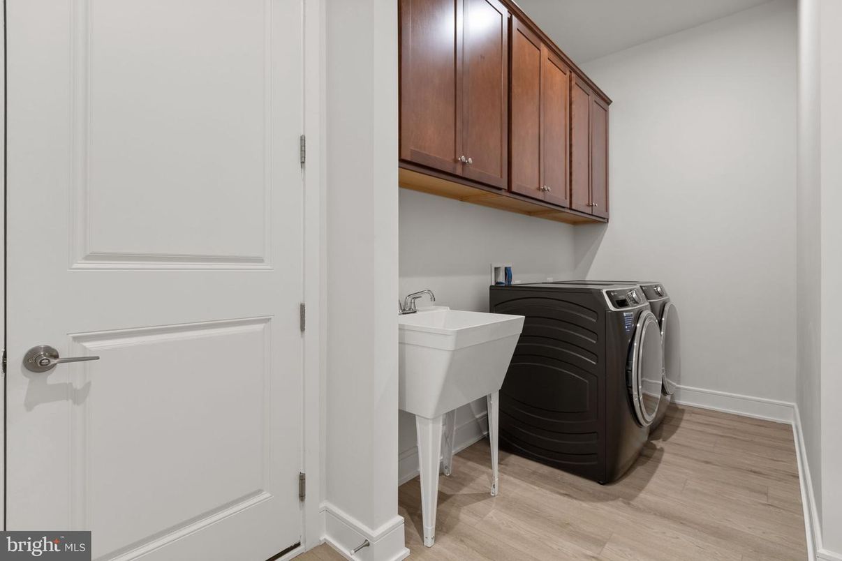 Interior, Washer, Wood Texture Flooring