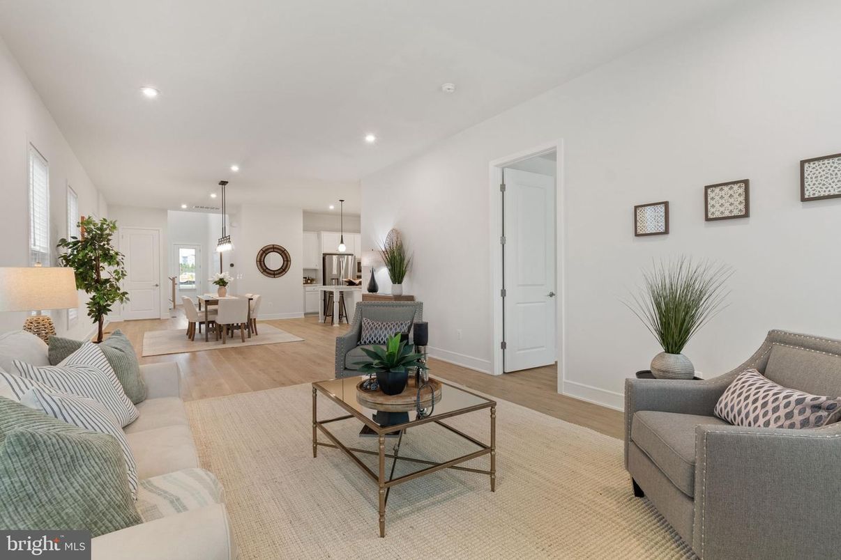 Dining room, Interior, Living room, Pendant Lights, Recessed Lighting, Wood Texture Flooring