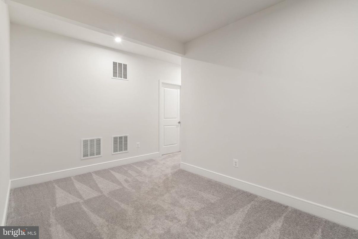 Empty room, Interior, Recessed Lighting