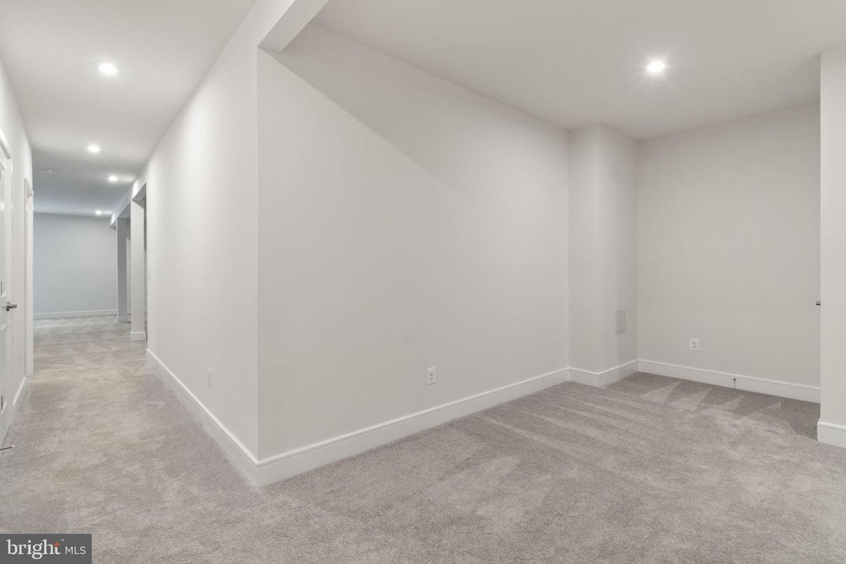 Empty room, Interior, Recessed Lighting