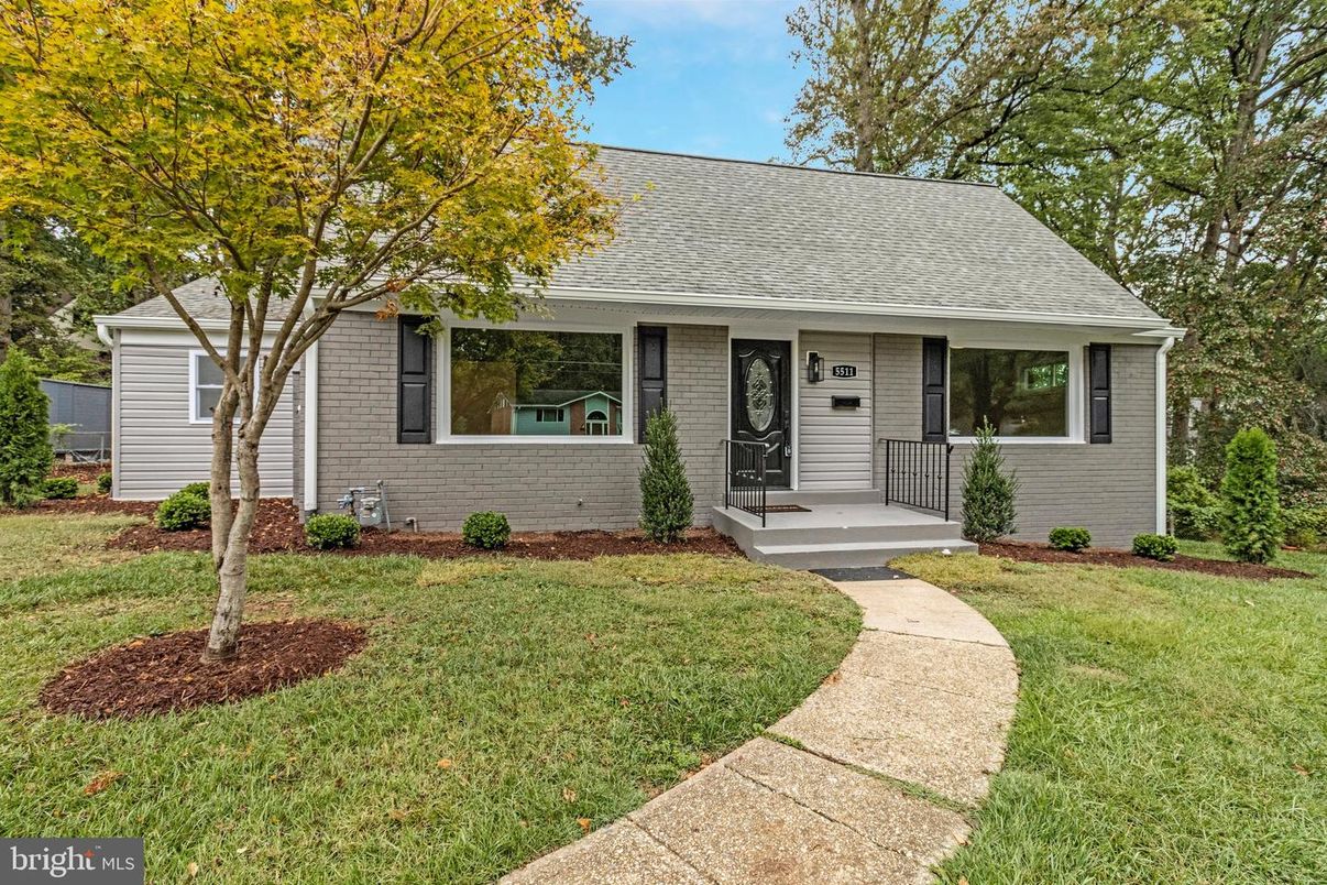 Exterior, Facade, Cape Cod