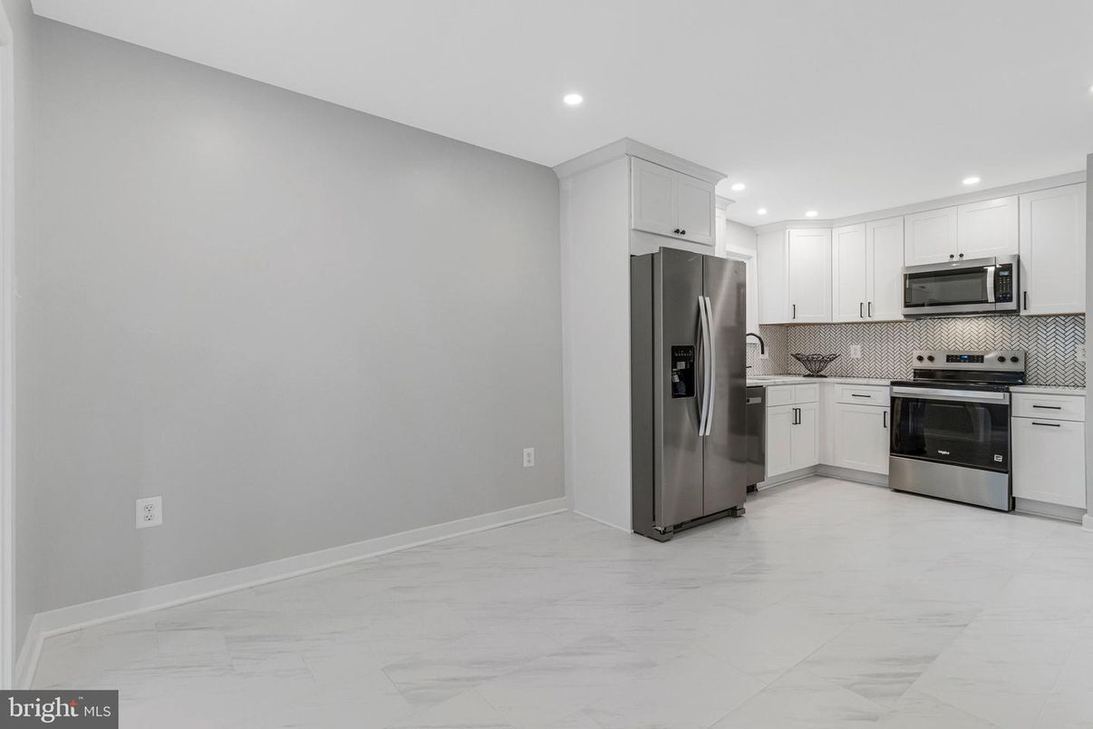 Interior, Kitchen, Marble, Recessed Lighting, Stainless Steel Appliances