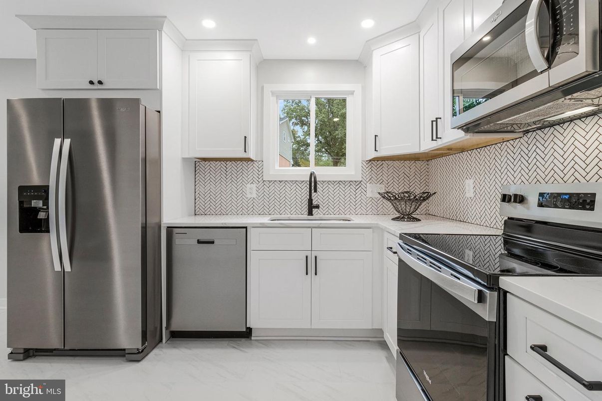 Interior, Kitchen, Marble, Recessed Lighting, Stainless Steel Appliances