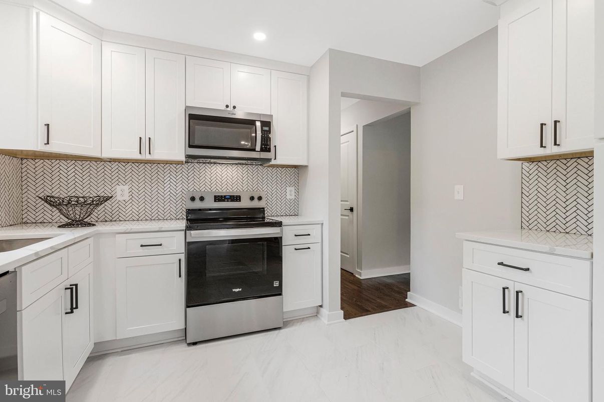 Interior, Kitchen, Marble, Recessed Lighting, Stainless Steel Appliances, Wood Texture Flooring