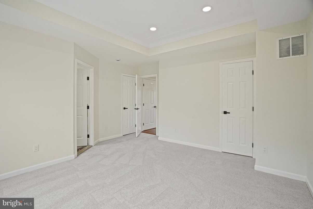 Empty room, Interior, Recessed Lighting