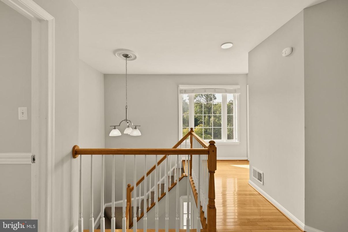 Interior, Pendant Lights, Wood Texture Flooring