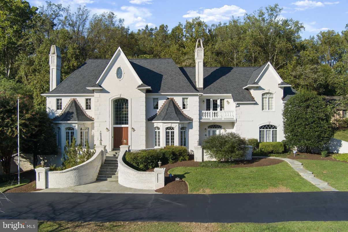 Exterior, Facade, French Provincial