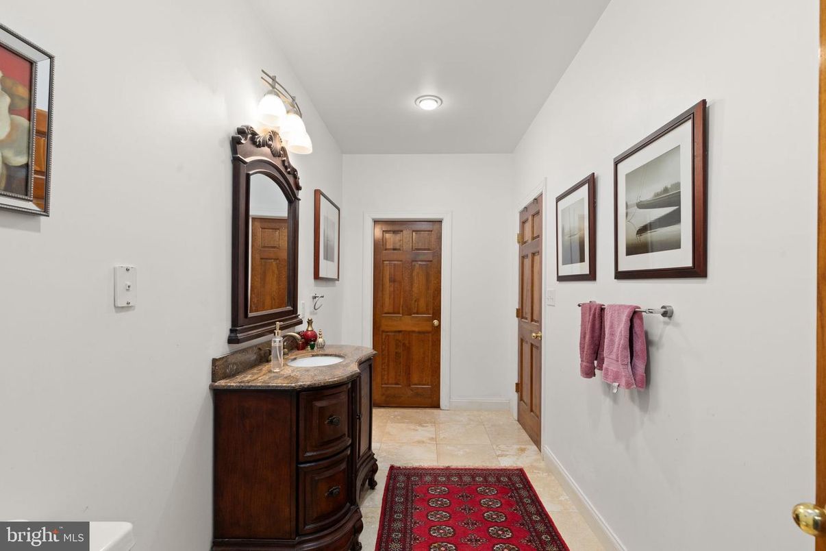 Bathroom, Interior, Recessed Lighting