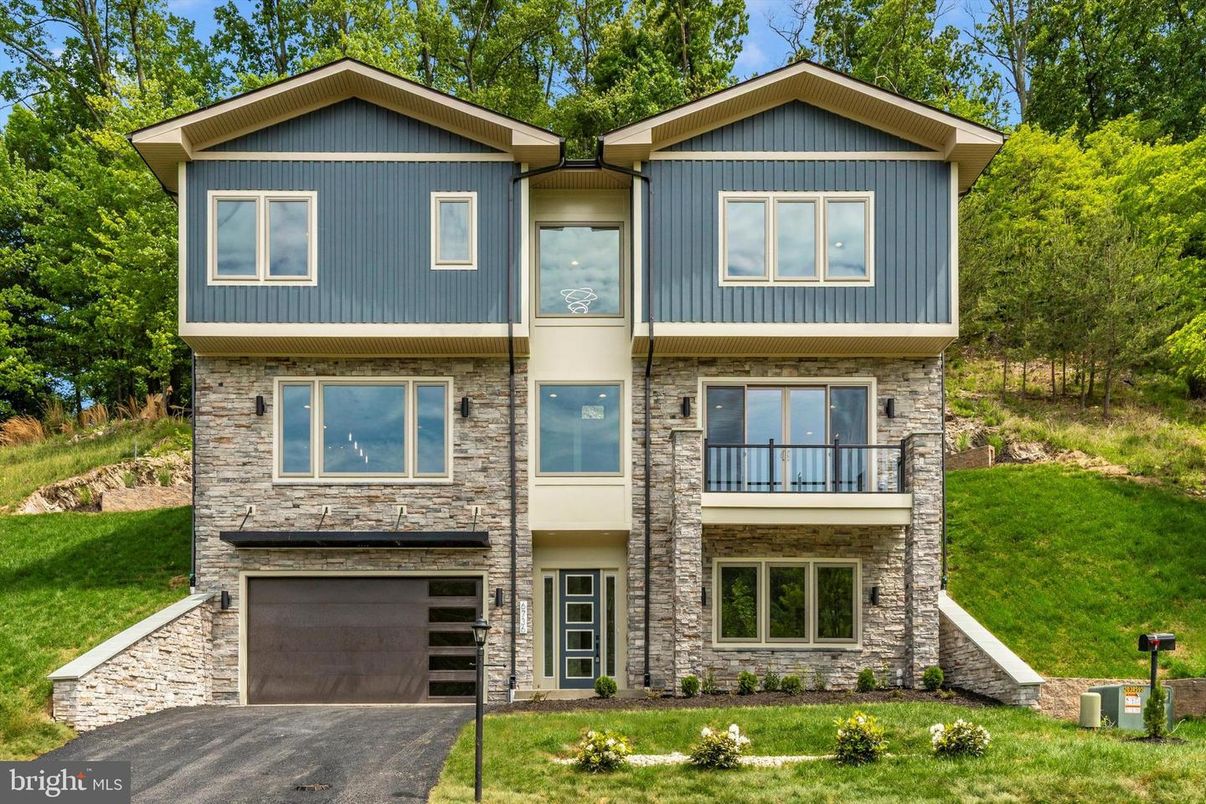 Attached, Exterior, Facade, Raised Ranch