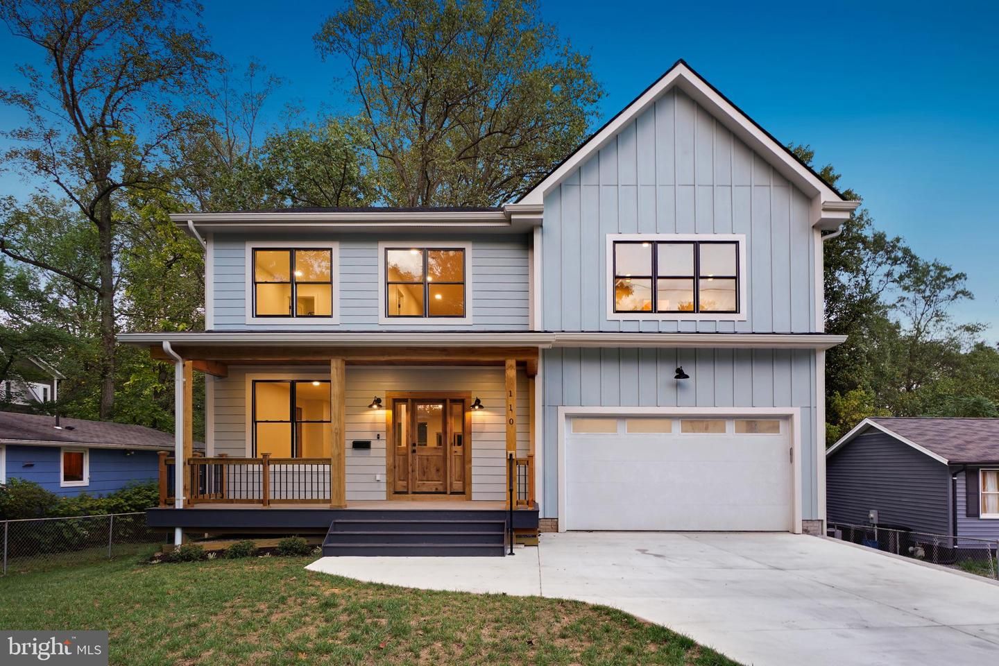 Attached, Exterior, Facade, Farmhouse