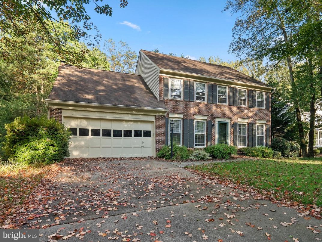 Attached, Exterior, Facade, Brick Facade, Georgian