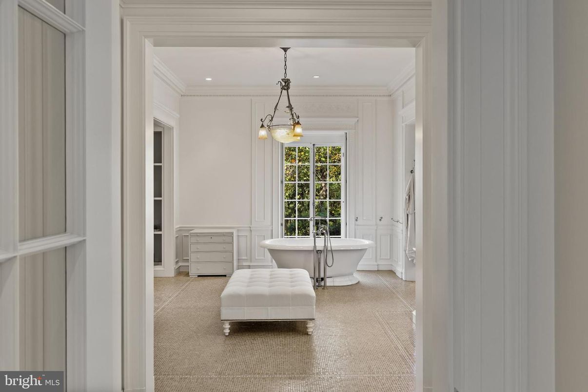 Bathroom, Free Standing Baths, Interior, Pendant Lights, Recessed Lighting