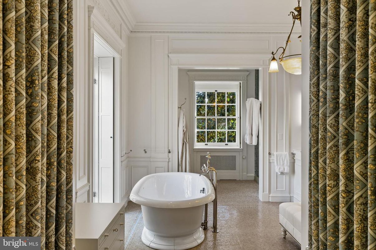 Bathroom, Free Standing Baths, Interior, Pendant Lights