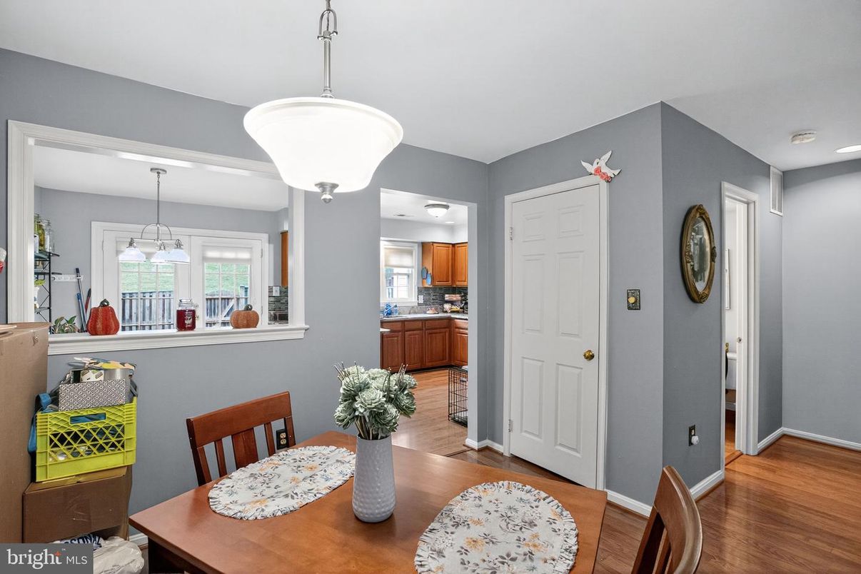 Dining room, Interior, Kitchen, Pendant Lights, Recessed Lighting, Wood Texture Flooring