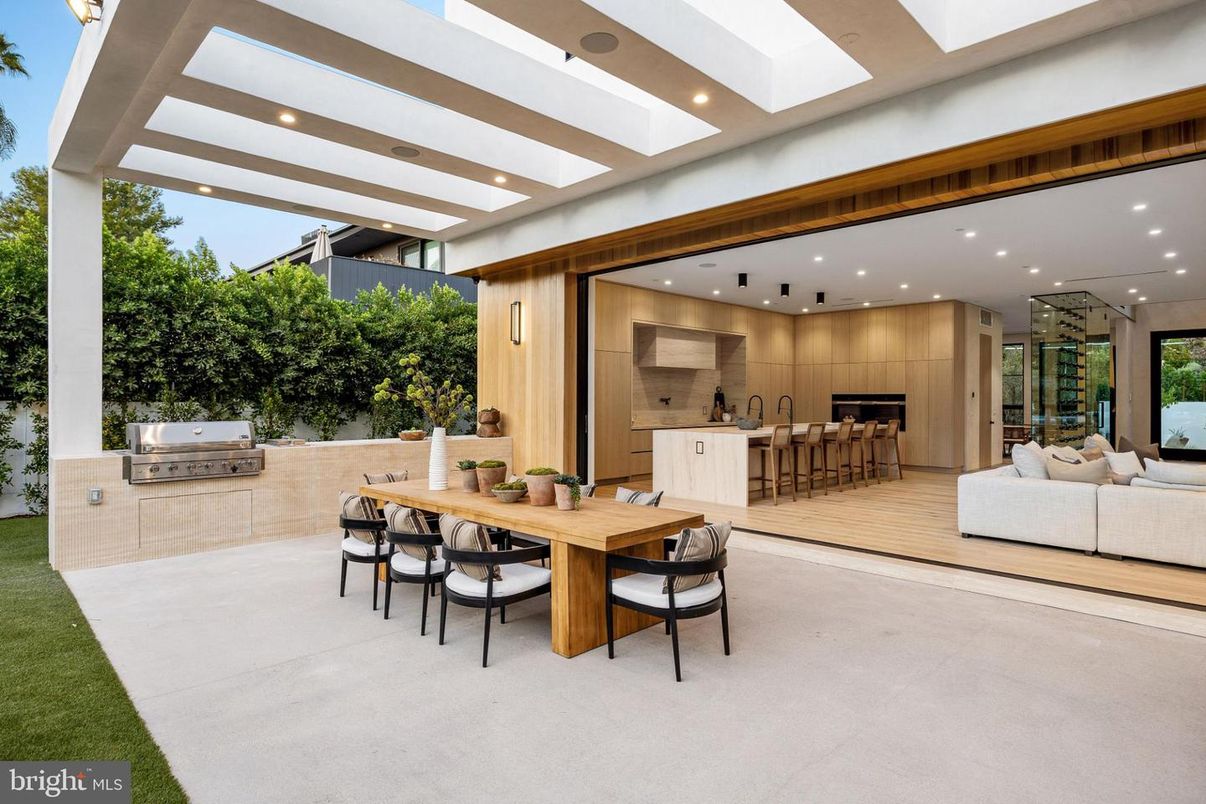 Exterior, Outdoor Kitchen