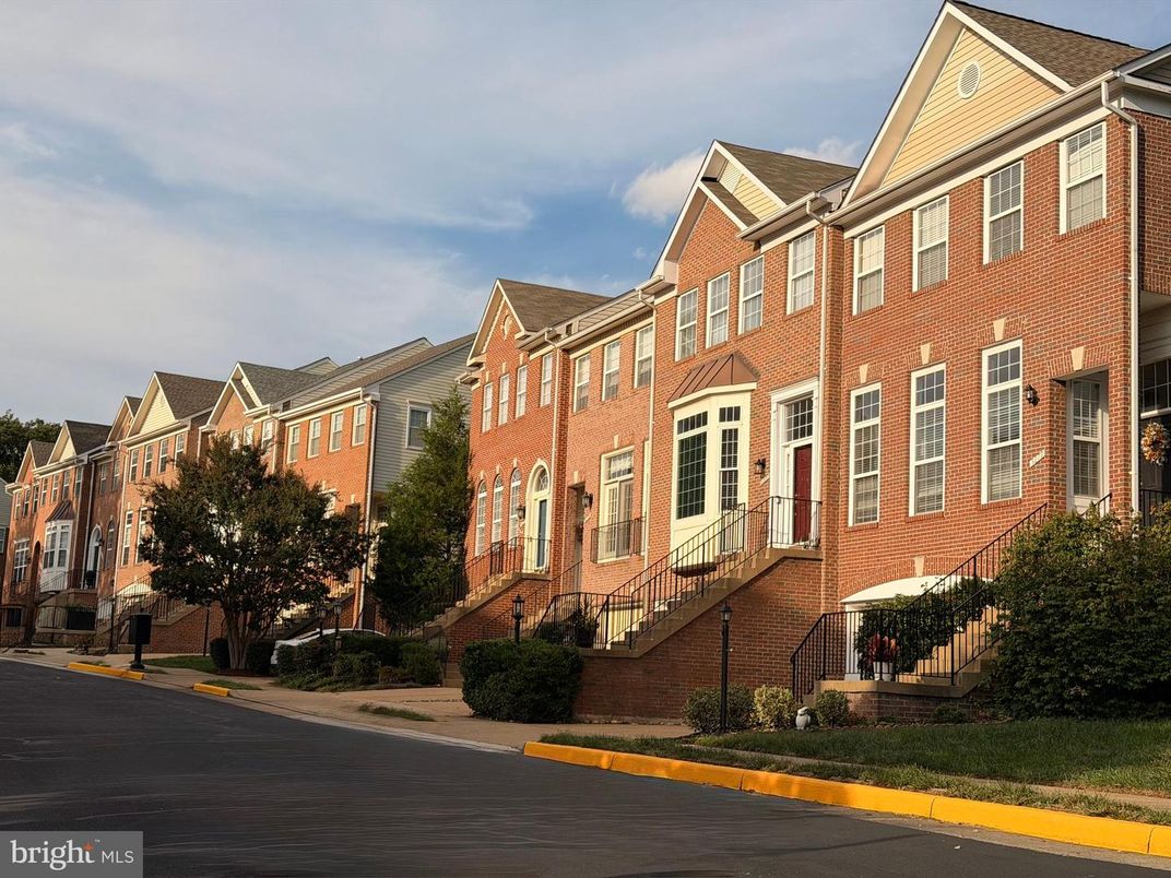 Exterior, Facade, Brick Facade, Rowhouse