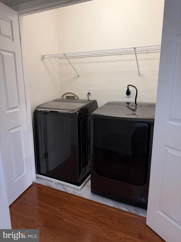 Interior, Washer, Wood Texture Flooring