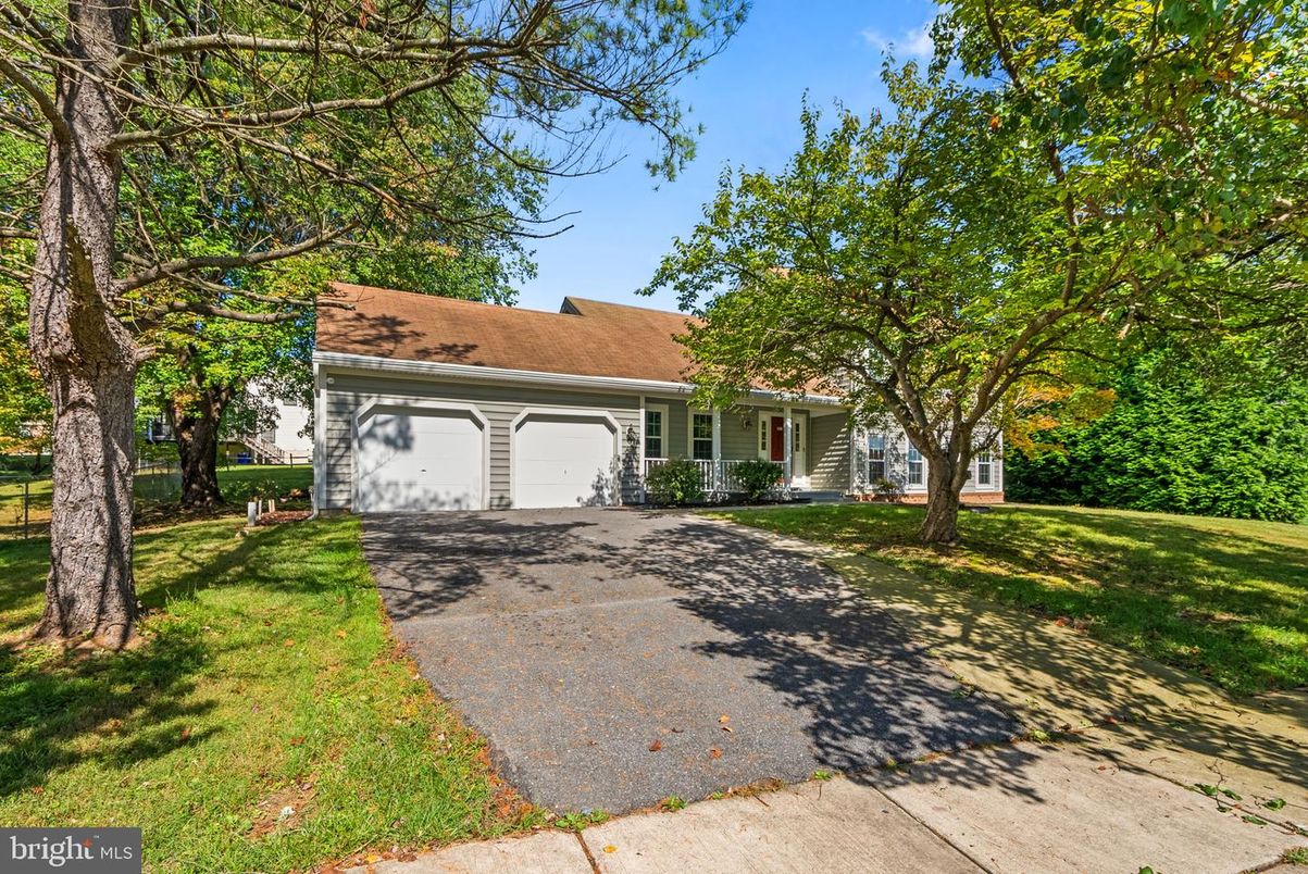 Attached, Backyard, Exterior, Facade, Cape Cod