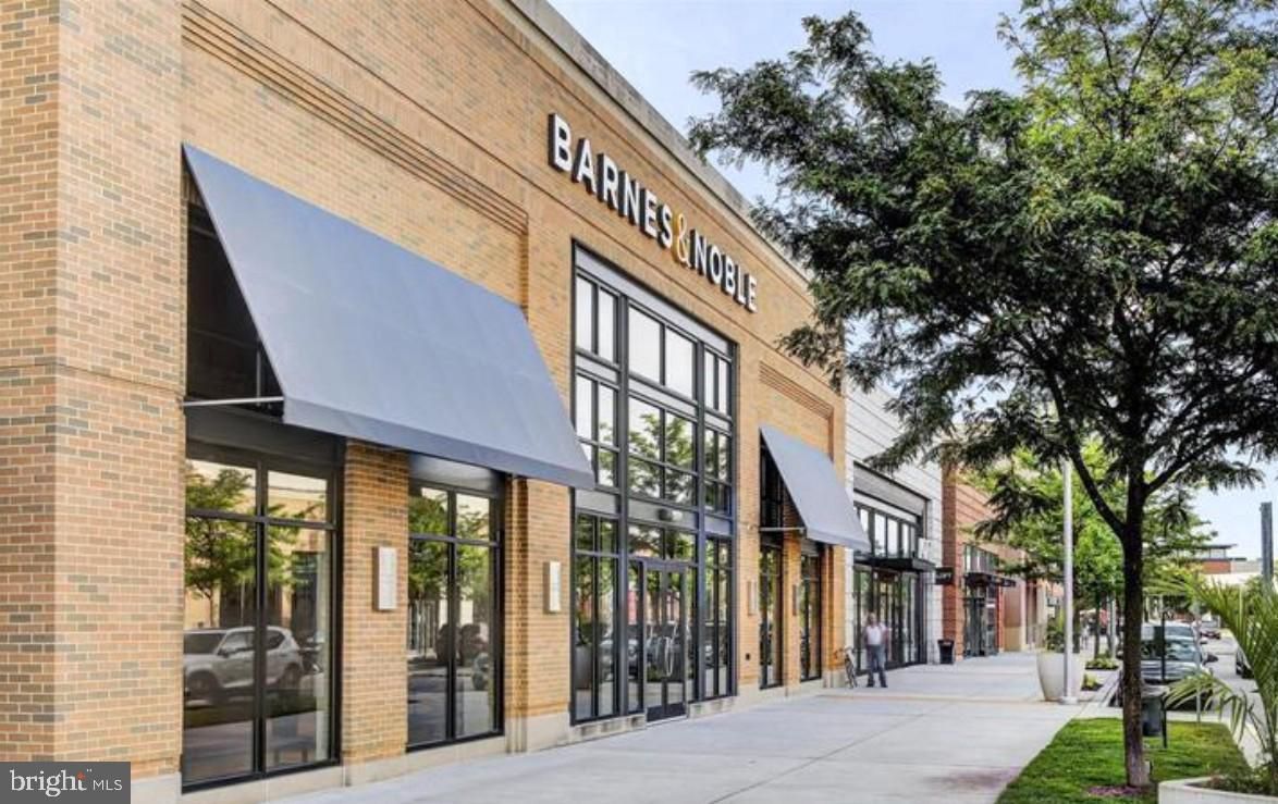 Exterior, Facade, Brick Facade, None