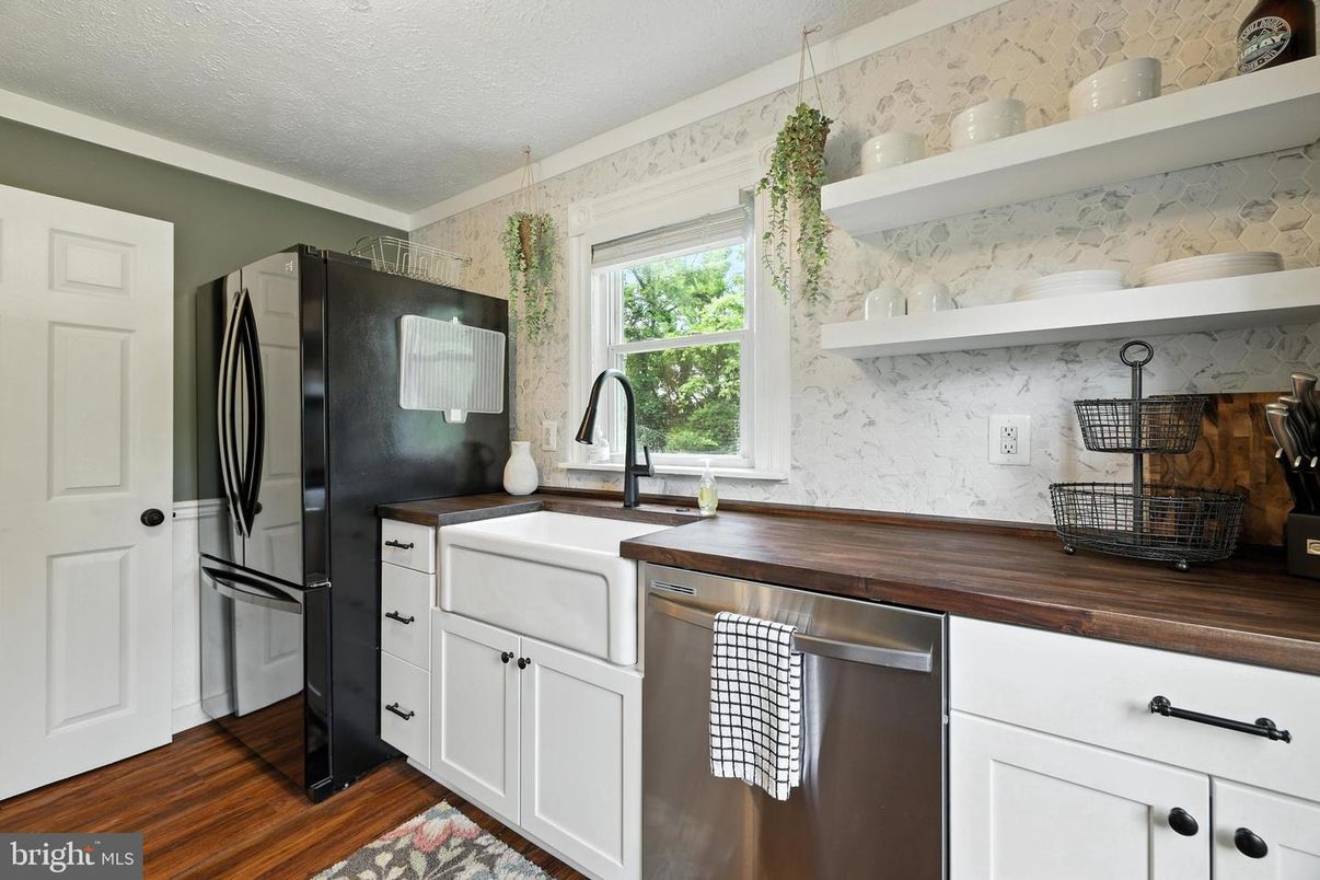 Interior, Kitchen, Stainless Steel Appliances, Wood Texture Flooring