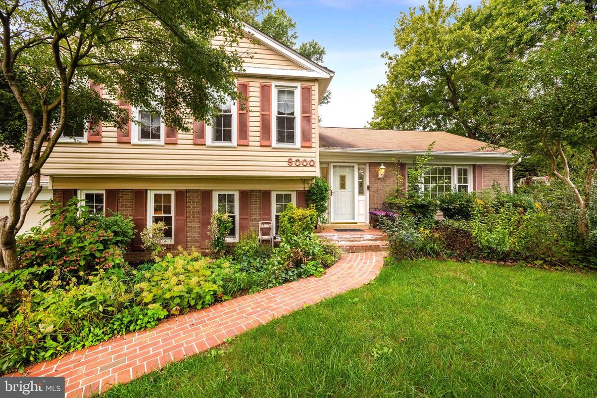 Exterior, Facade, Brick Facade, Cape Cod