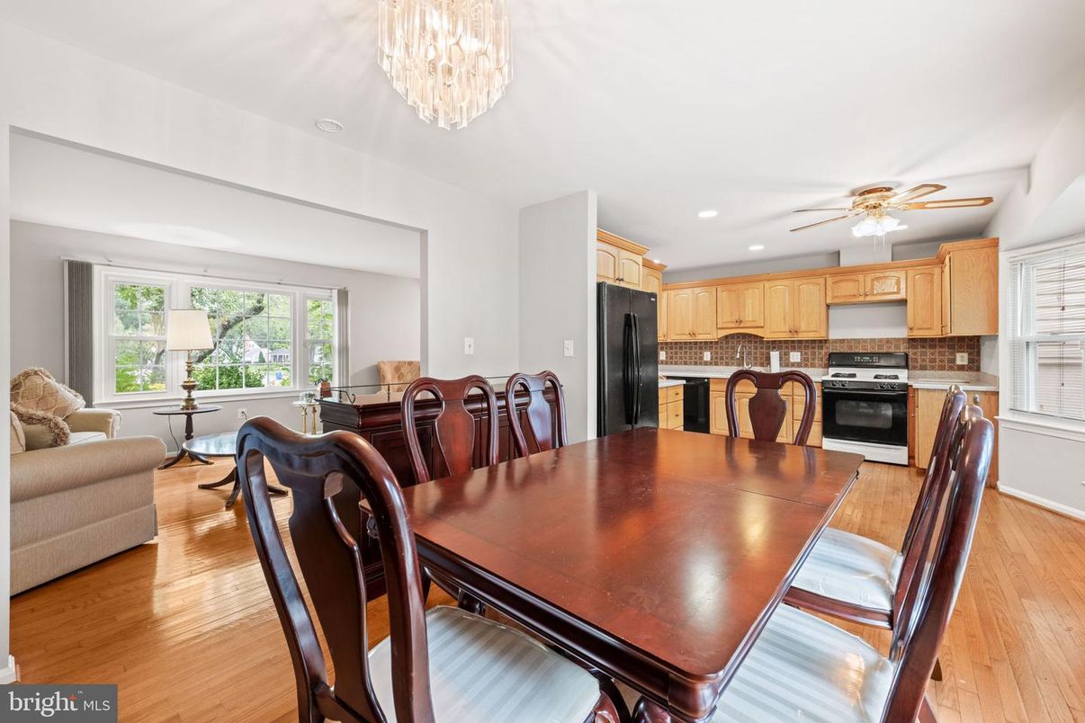 Chandelier, Dining room, Interior, Kitchen, Recessed Lighting, Wood Texture Flooring