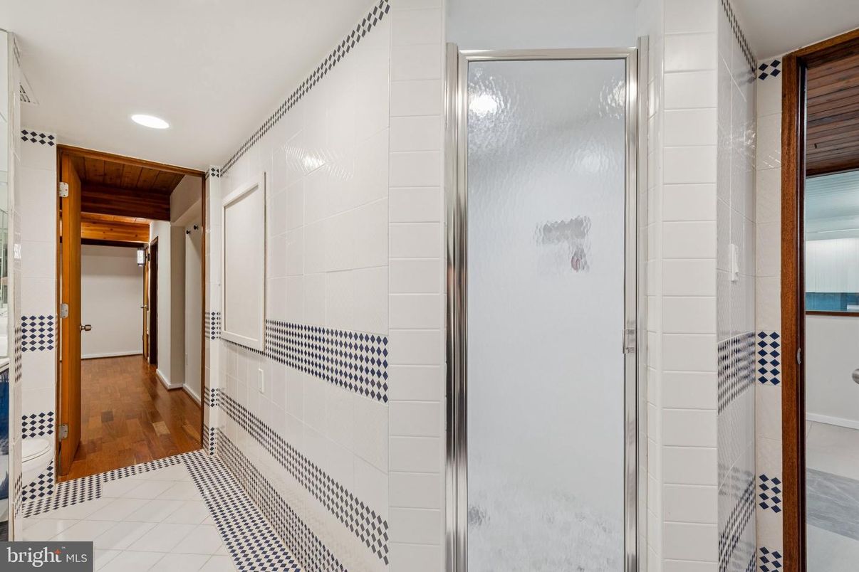 Bathroom, Interior, Recessed Lighting, Wood Texture Flooring