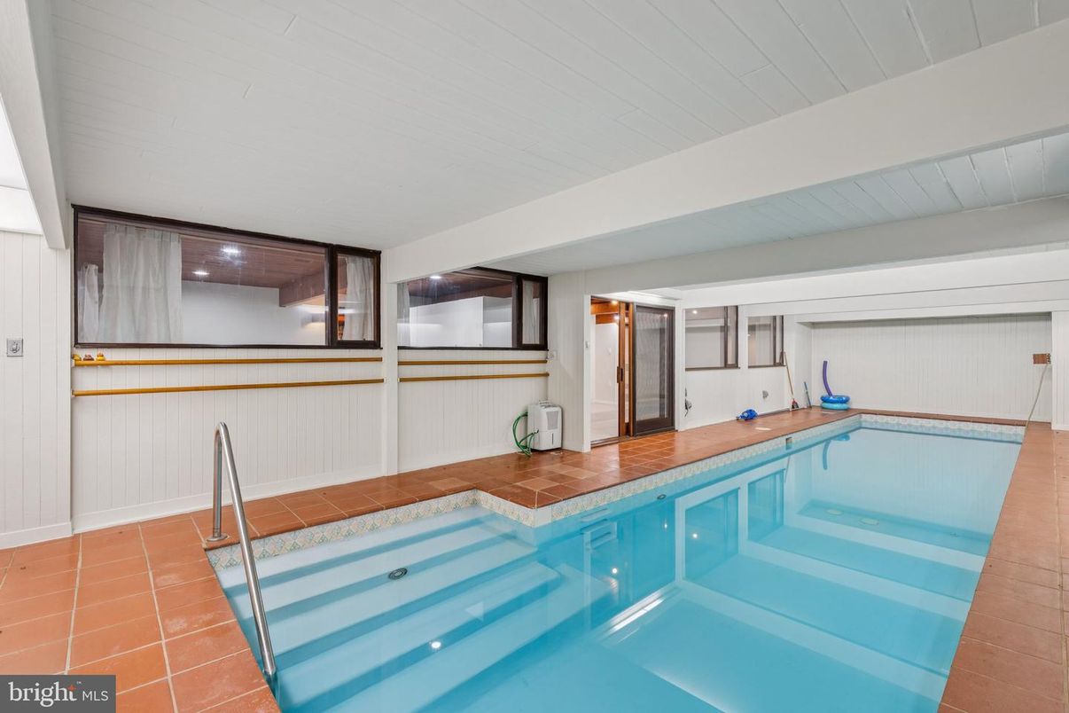 Interior, Pool, Recessed Lighting
