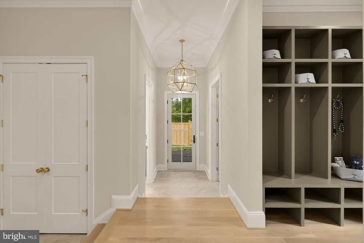 Interior, Pendant Lights, Wood Texture Flooring