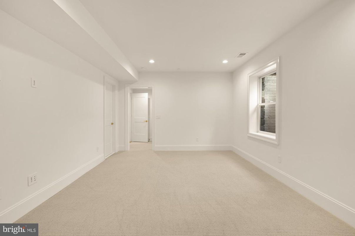 Empty room, Interior, Recessed Lighting