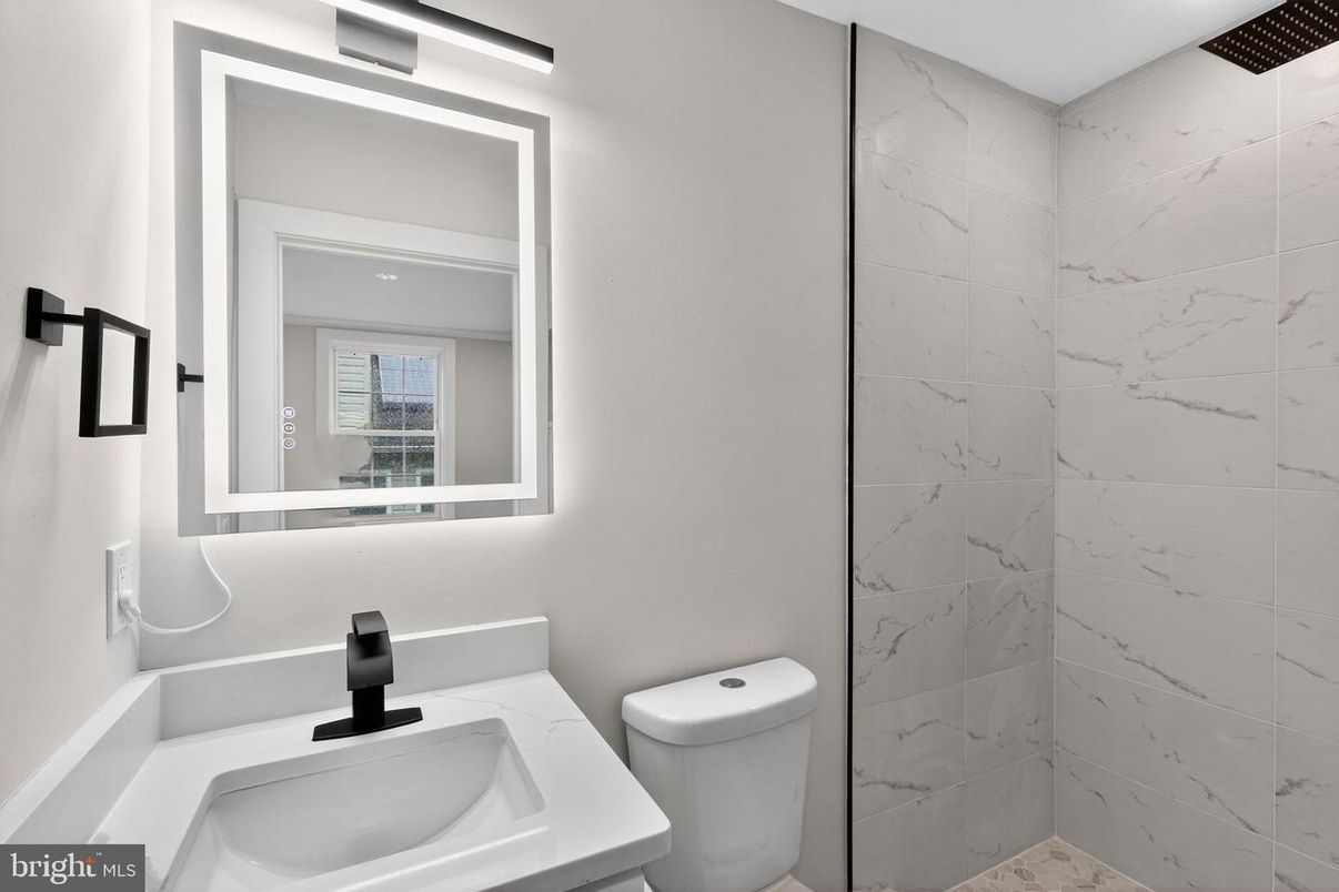 Bathroom, Interior, Marble Walls, Recessed Lighting