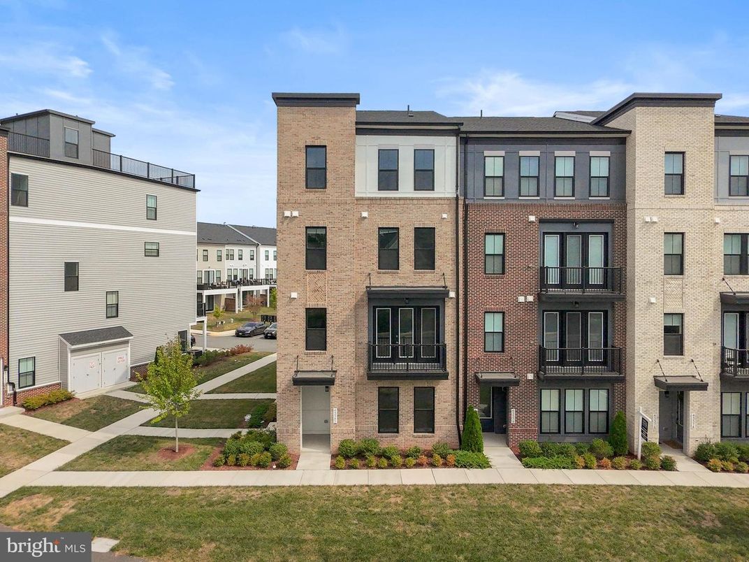 Exterior, Facade, Brick Facade, Rowhouse