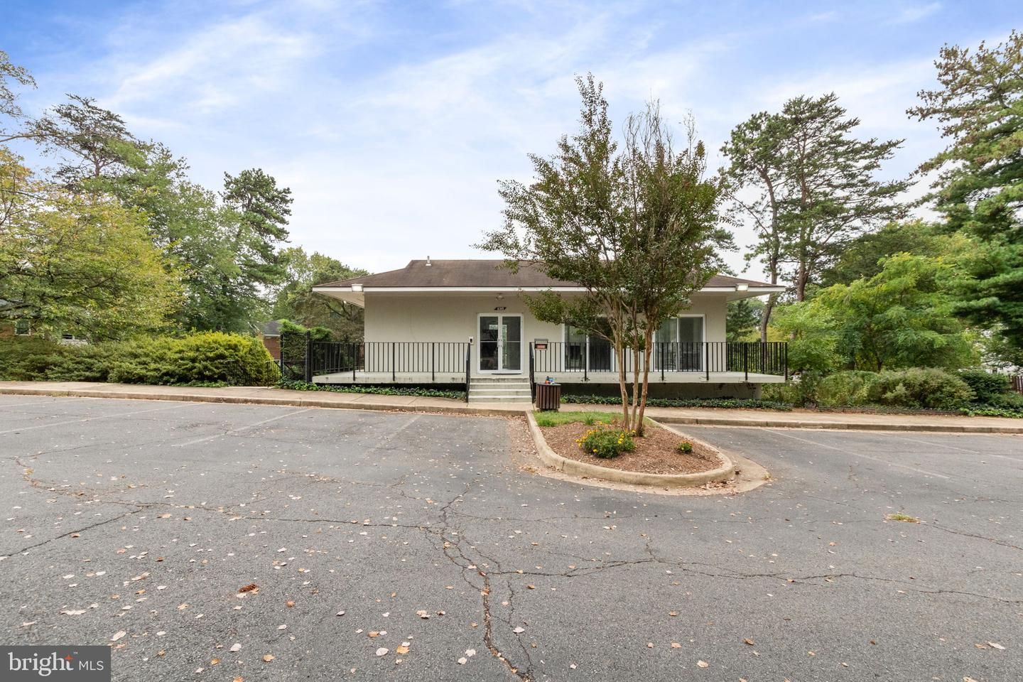 Exterior, Facade, Ranch