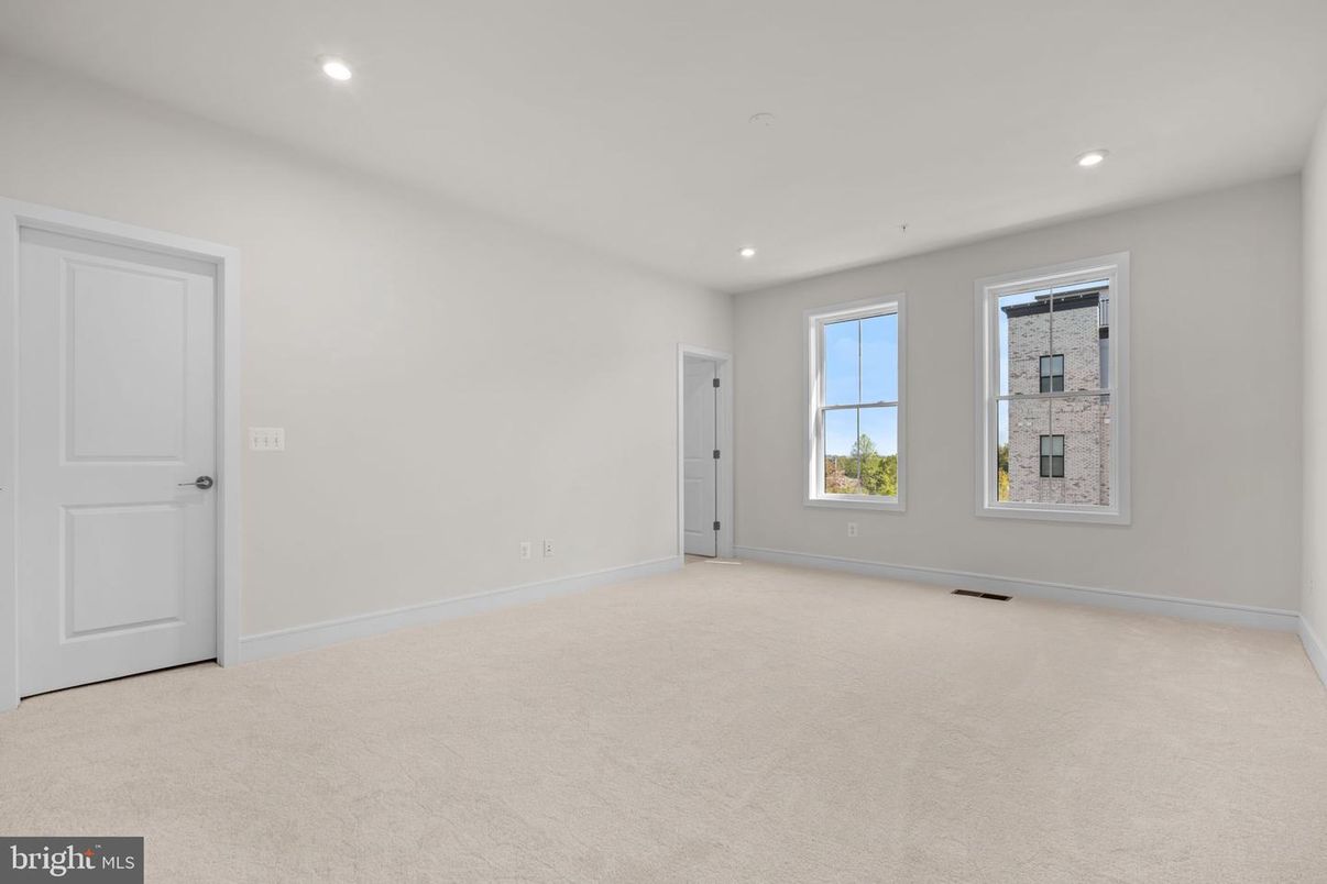 Empty room, Interior, Recessed Lighting