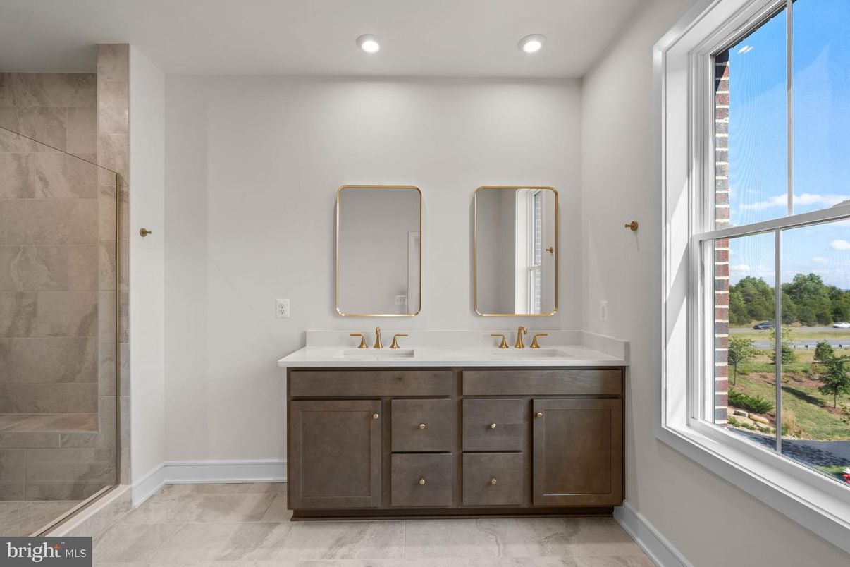 Bathroom, Dual Sink Vanities, Interior, Recessed Lighting