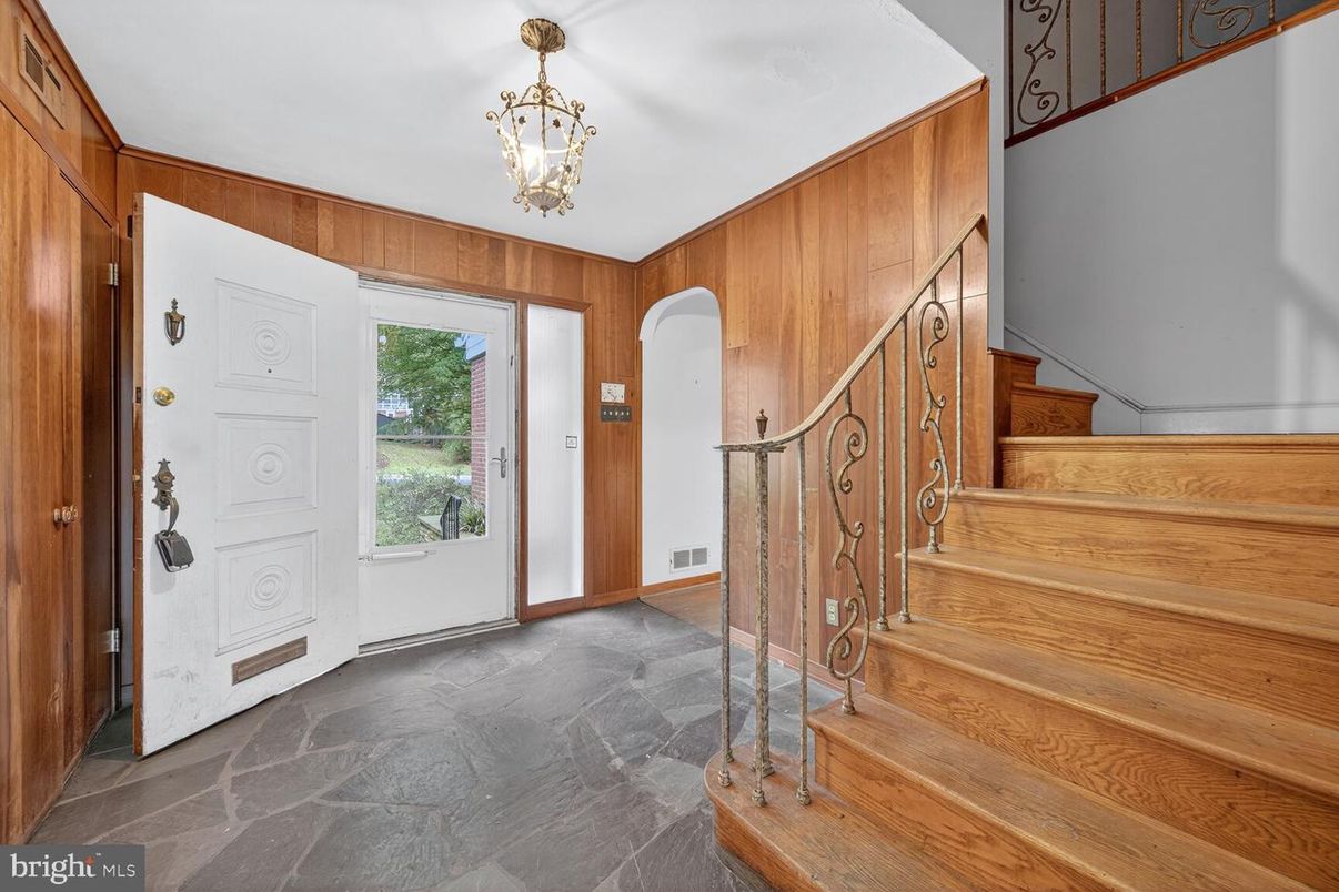Chandelier, Interior, Wooden Walls
