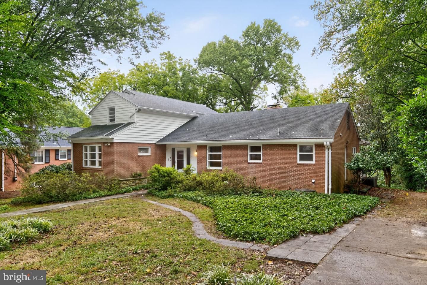 Exterior, Facade, Brick Facade, Cape Cod