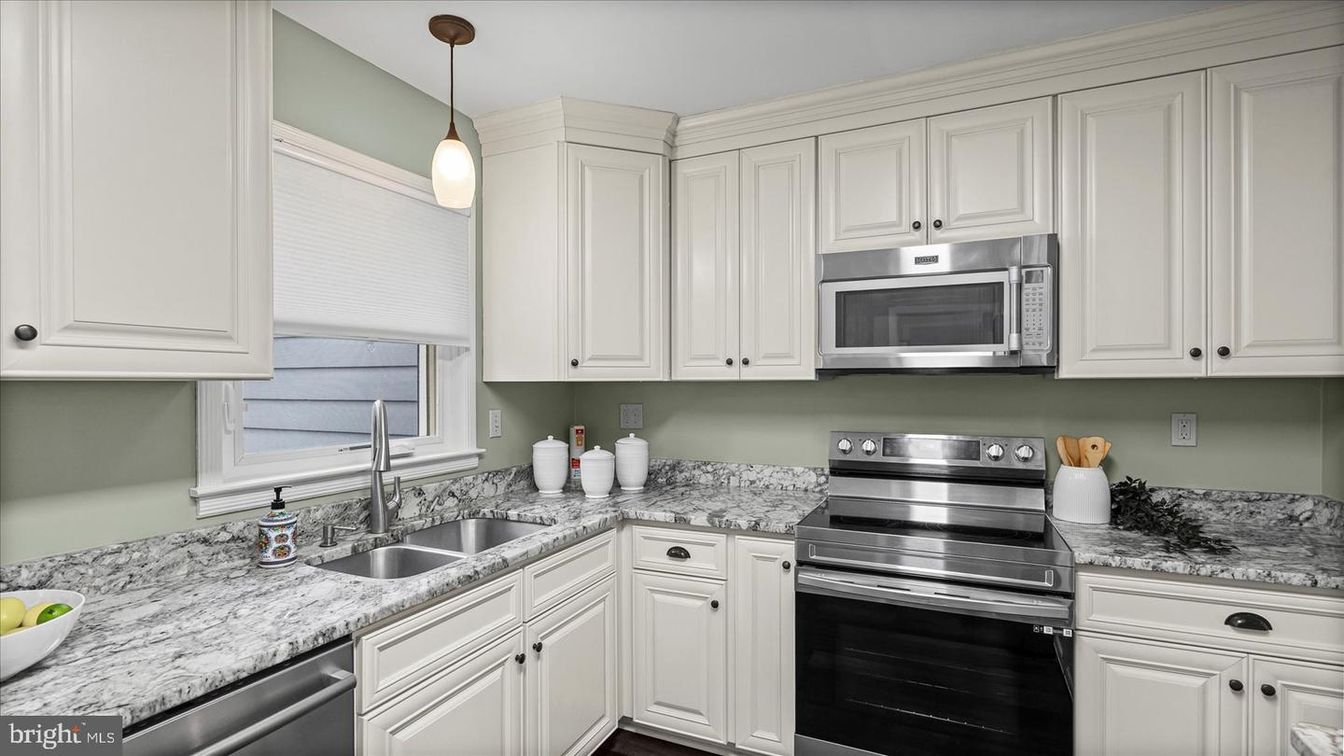 Interior, Kitchen, Pendant Lights, Stainless Steel Appliances