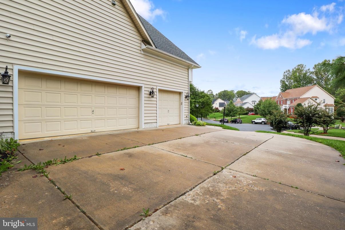 Detached Garage, Exterior