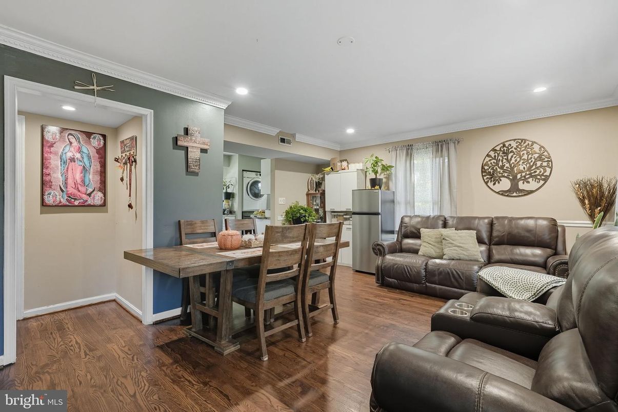 Dining room, Interior, Kitchen, Living room, Recessed Lighting, Wood Texture Flooring