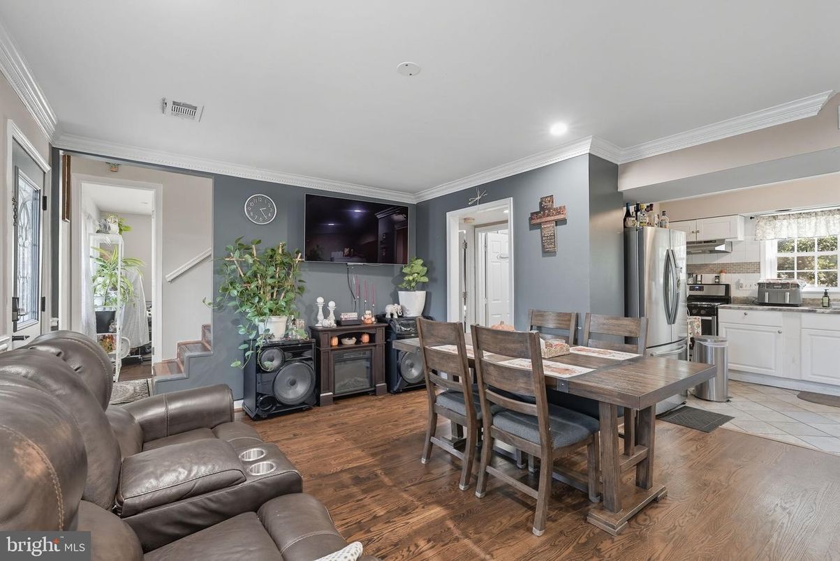 Dining room, Interior, Kitchen, Living room, Recessed Lighting, Stainless Steel Appliances, Wood Texture Flooring