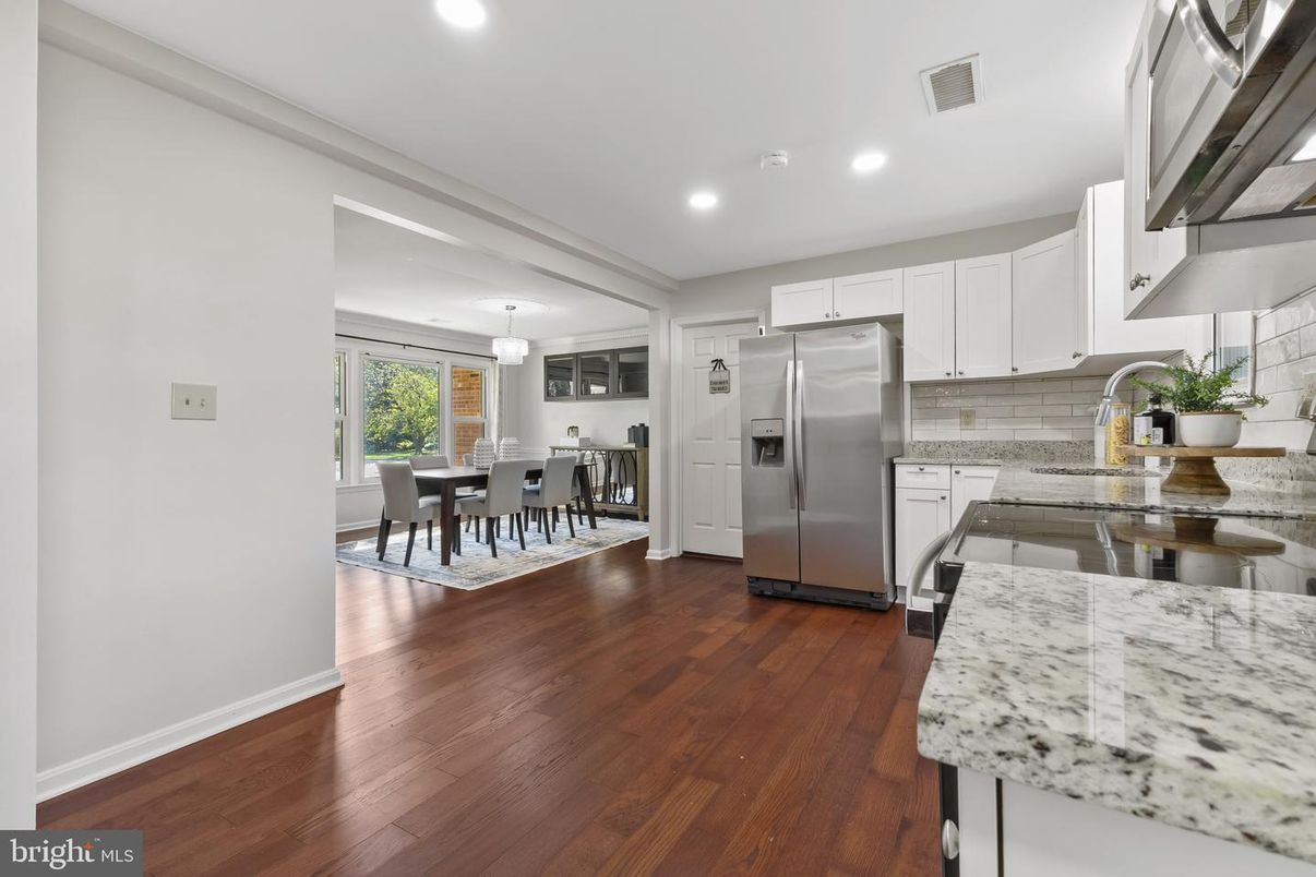 Dining room, Interior, Kitchen, Pendant Lights, Recessed Lighting, Stainless Steel Appliances, Wood Texture Flooring