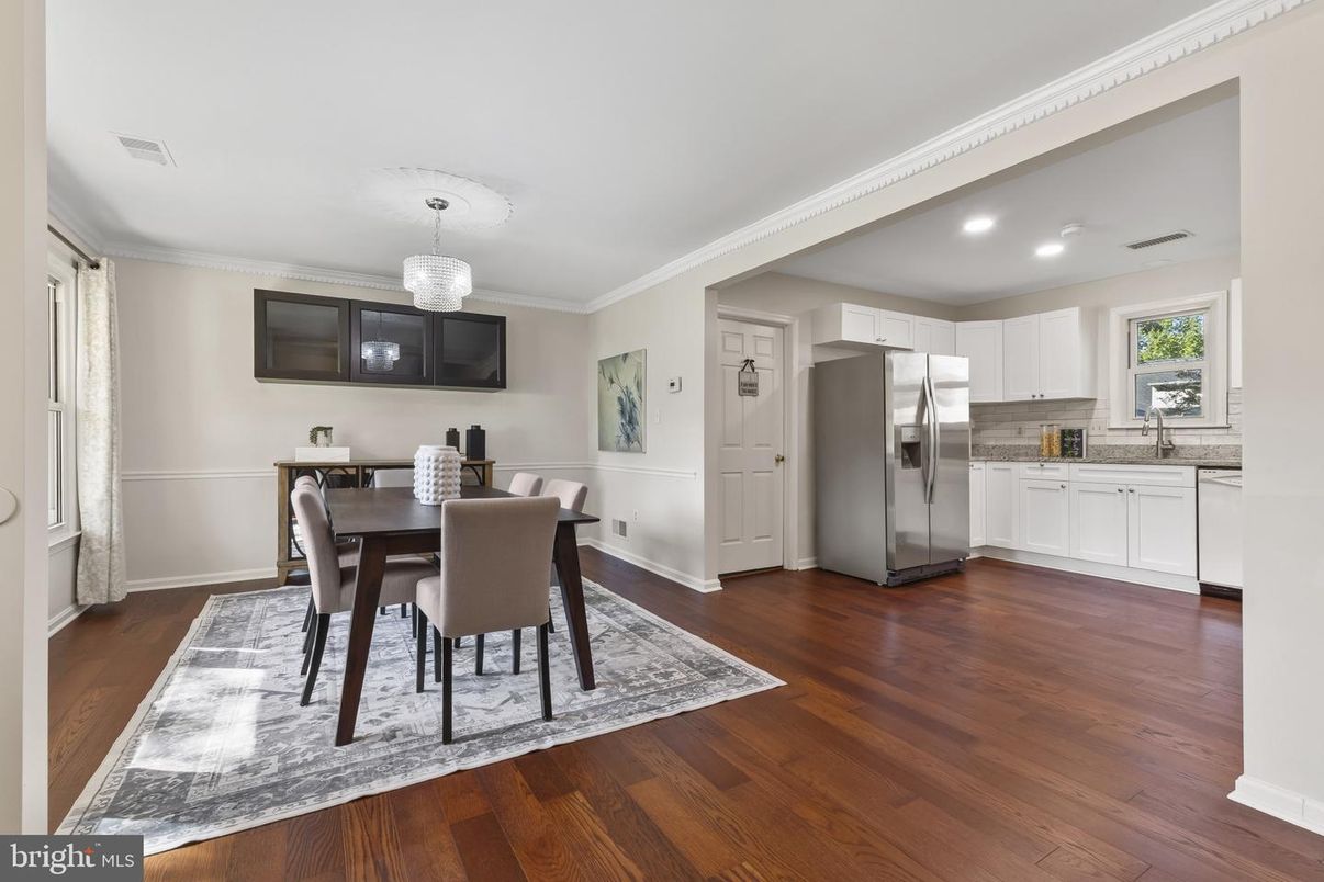 Chandelier, Dining room, Interior, Kitchen, Recessed Lighting, Stainless Steel Appliances, Wood Texture Flooring