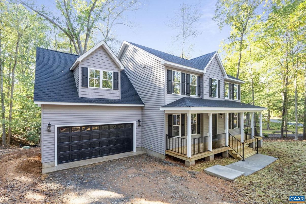 Attached, Exterior, Facade, Farmhouse