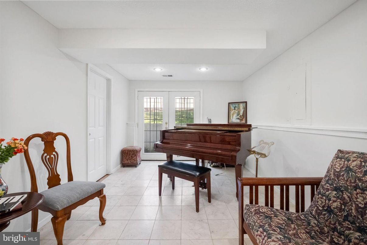 Interior, Piano, Recessed Lighting